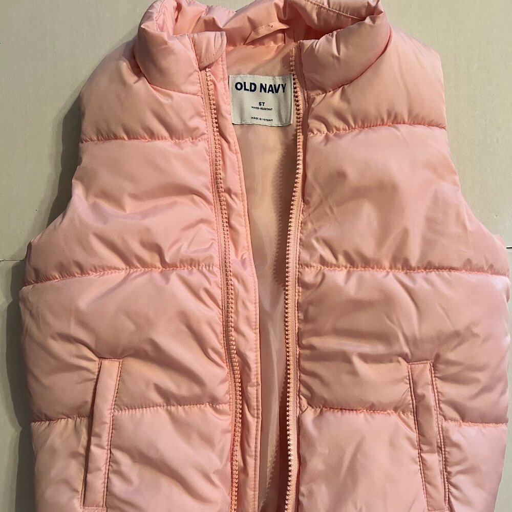 Brand New Girls Old Navy Puffer Vest Size 5T